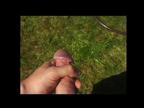 ❤️ Hottie si fa scopare a figa rosa è cums cun un squirt in un giardinu d'estate ☑ Porno à co.pornohdmega.ru ﹏